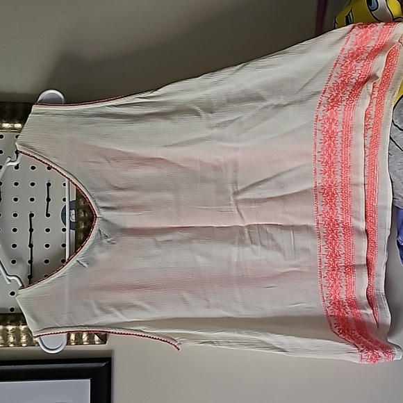 Sleeveless Top - Picture 4 of 4